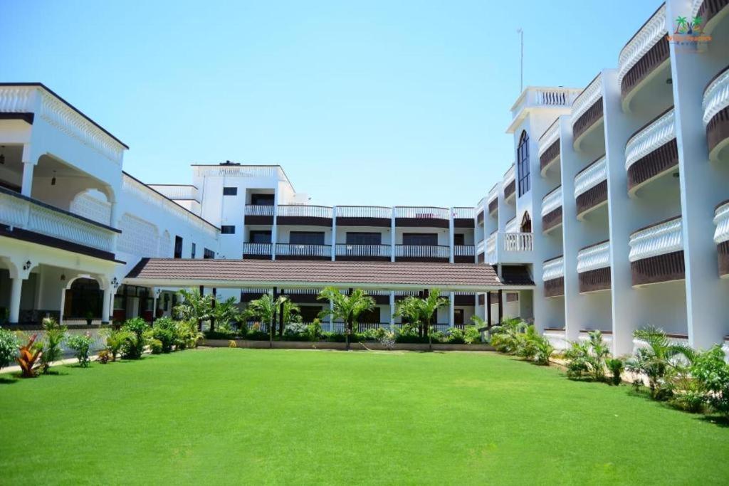 White Peacock Resort Mtwapa Exterior photo